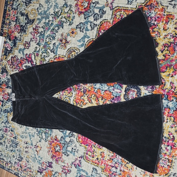 We The Free Float On Flare - Picture 1 of 9